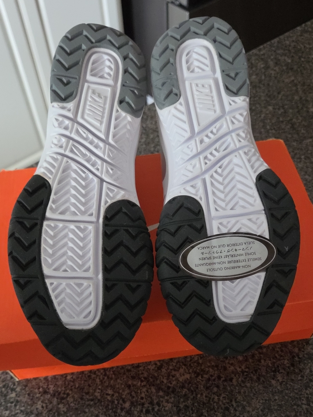 Womens Nike Vapor Court - Picture 4 of 4
